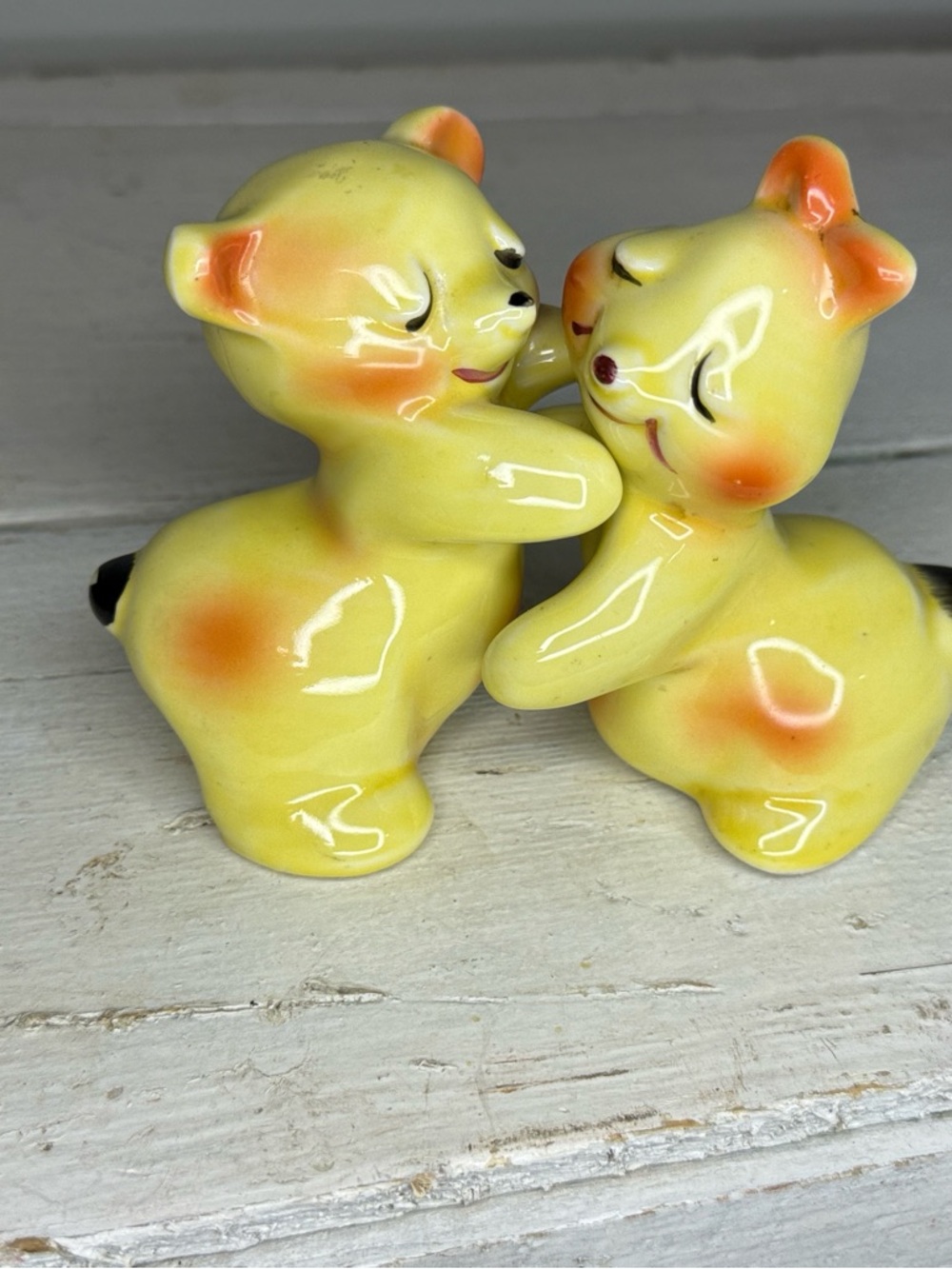 Vintage Van Tellingen Bear Hug Salt & Pepper Shakers Huggers Yellow & Pink MCM